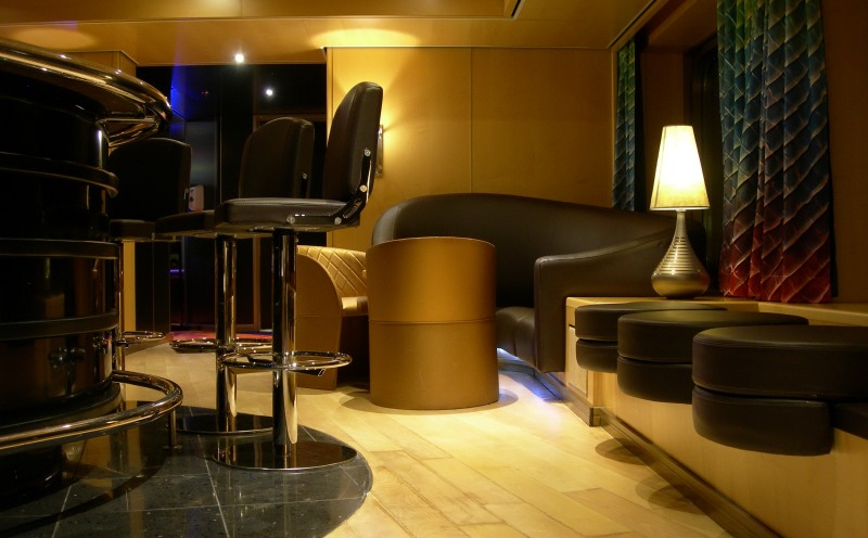 Sports Bar Stools Banquette.JPG